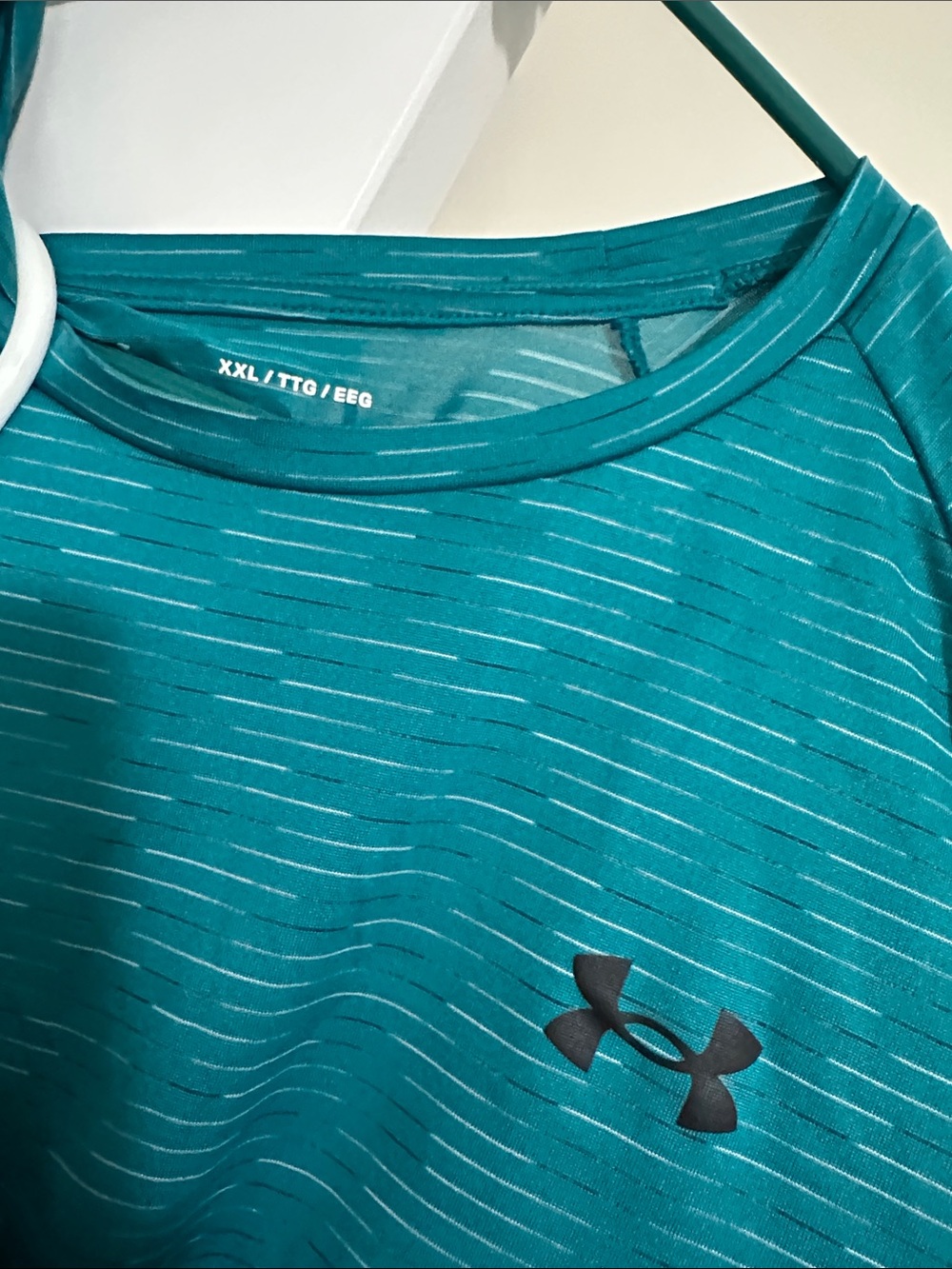 Under Armour Short Sleeve Performance Tees in Red and Teal - Picture 3 of 3